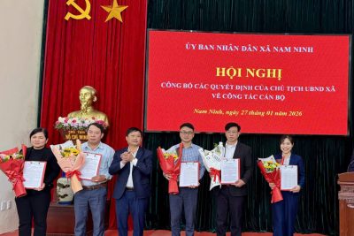 UBND xã Nam Ninh tổ chức hội nghị công bố các Quyết của Chủ tịch UBND xã về công tác cán bộ